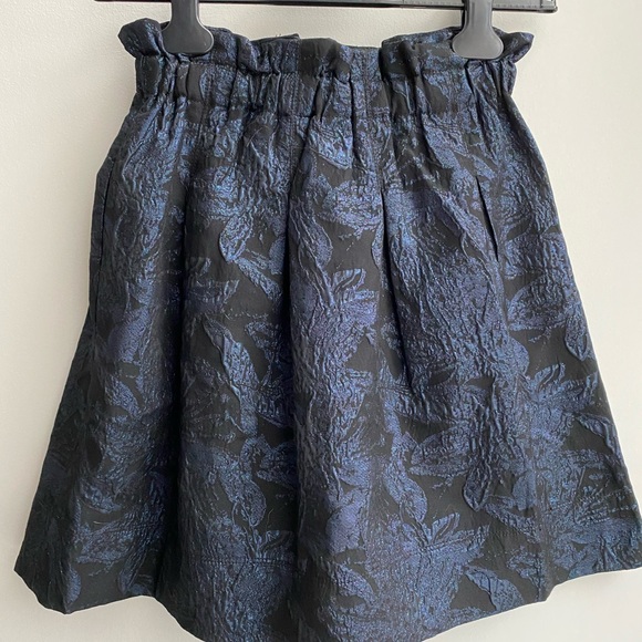 Blue and black patterned skirt - Picture 2 of 3